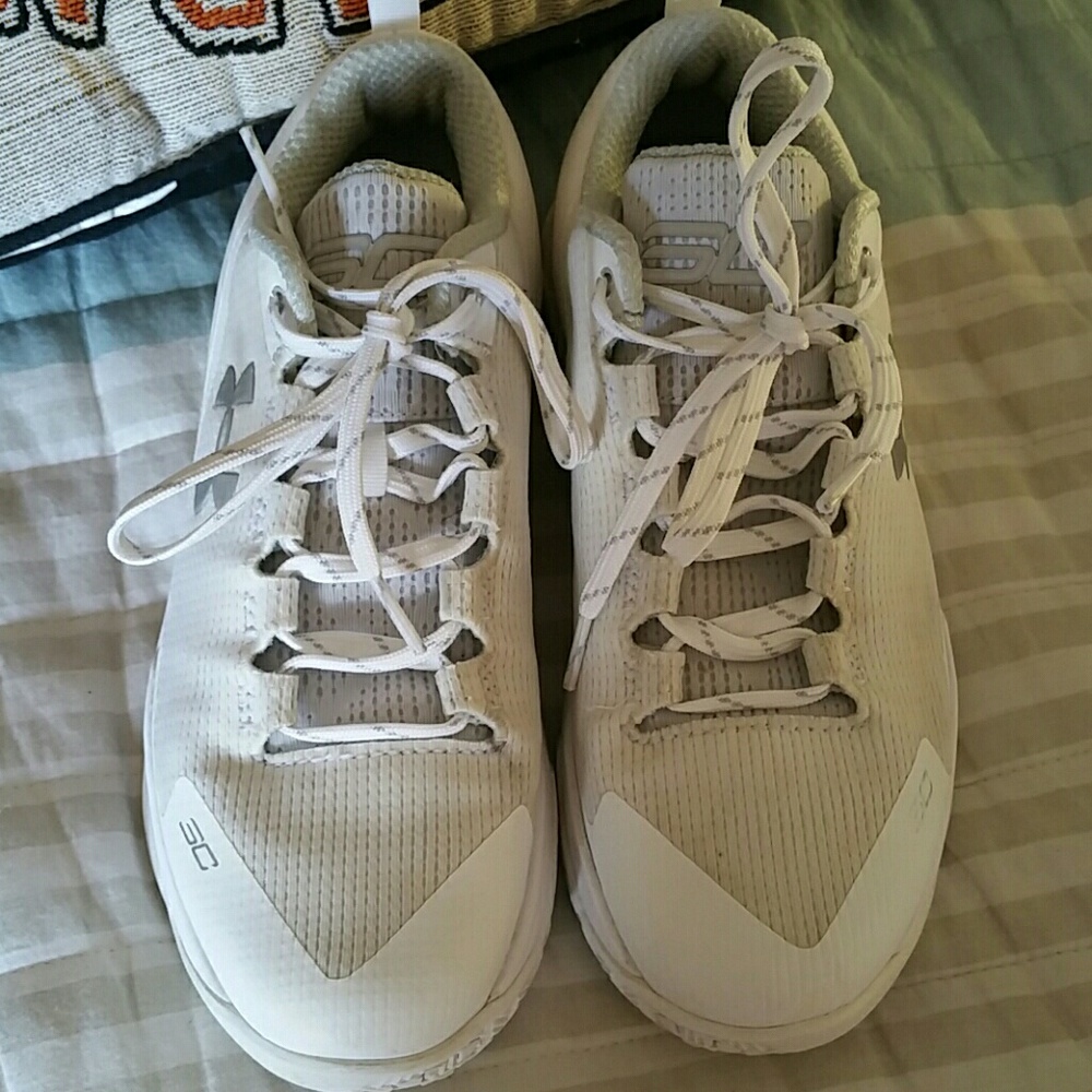 Sz 6 SC under armor curry low 2
